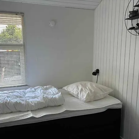 度假居 Charming Summer House Near Lyngs Beach *