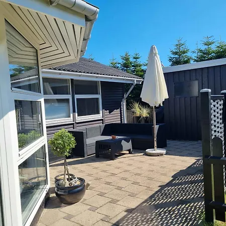 度假居 Charming Summer House Near Lyngs Beach